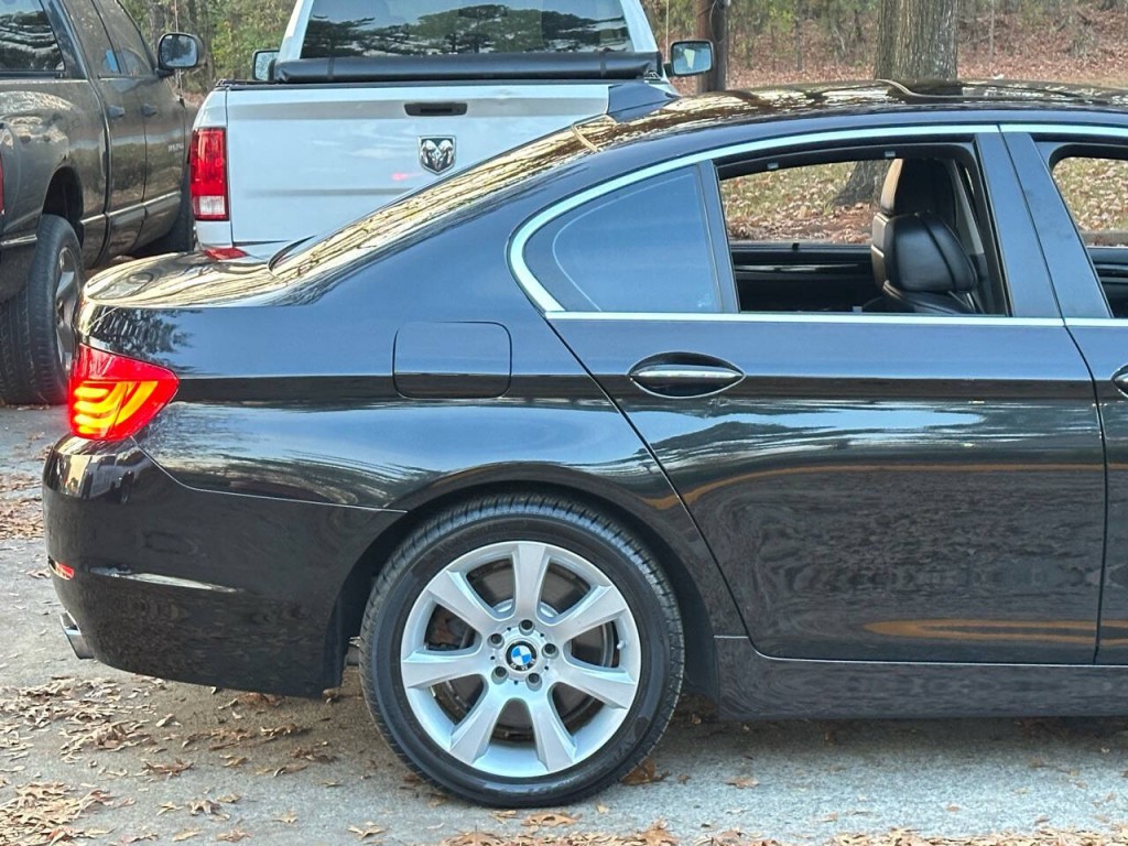 2011 BMW 5 Series Image 35