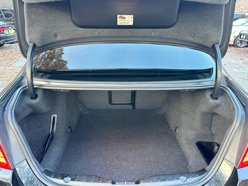 2011 BMW 5 Series Image 37