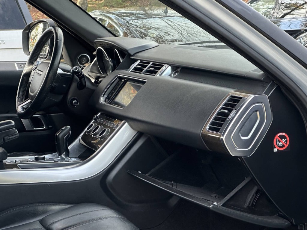 2016 Land Rover Range Rover Sport Image 30