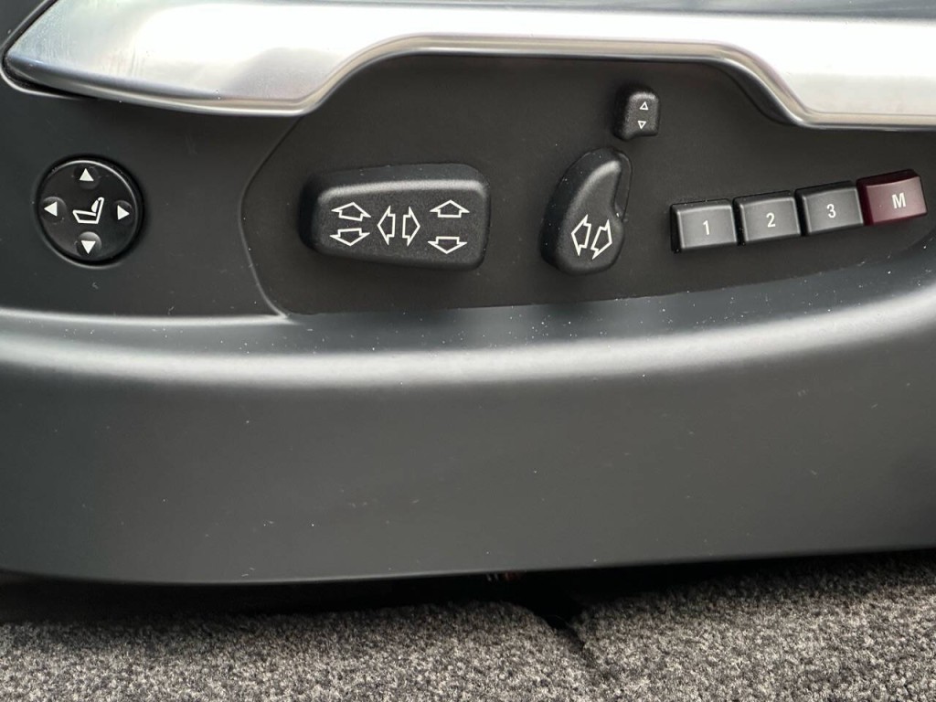 2011 Land Rover Range Rover Image 16