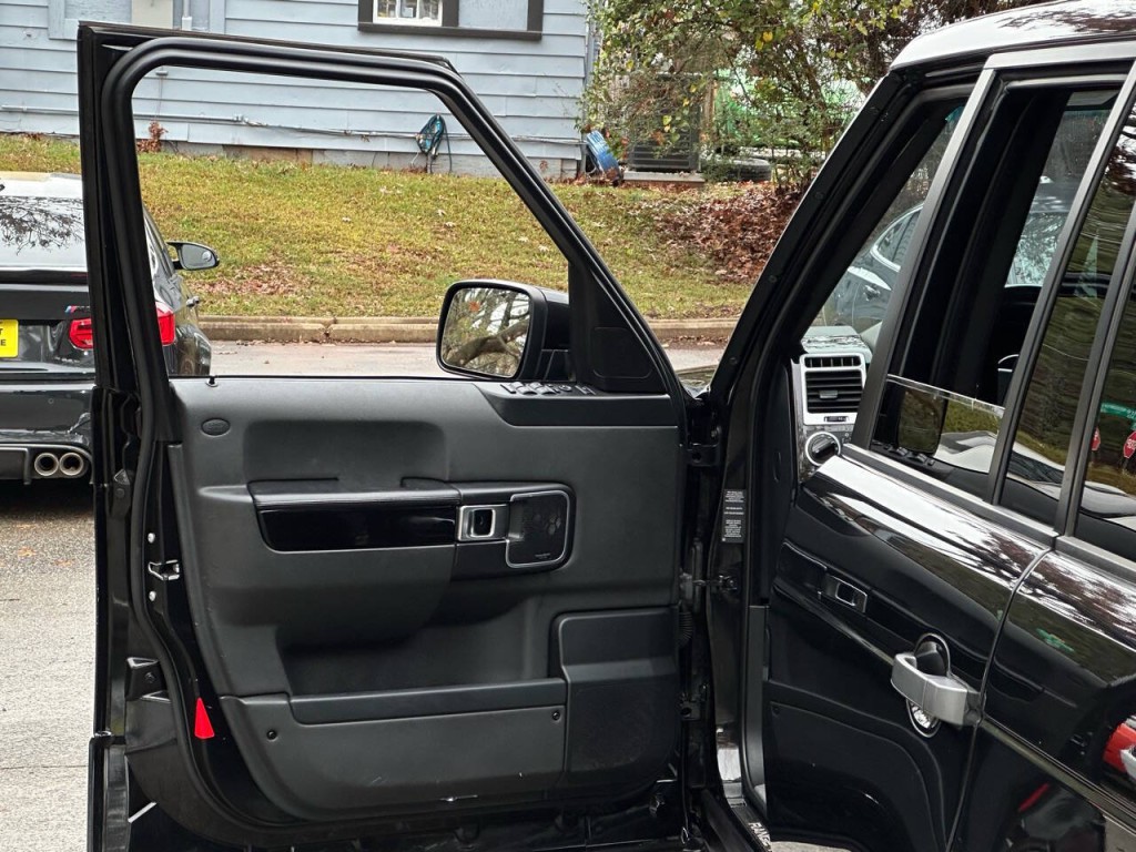 2011 Land Rover Range Rover Image 19