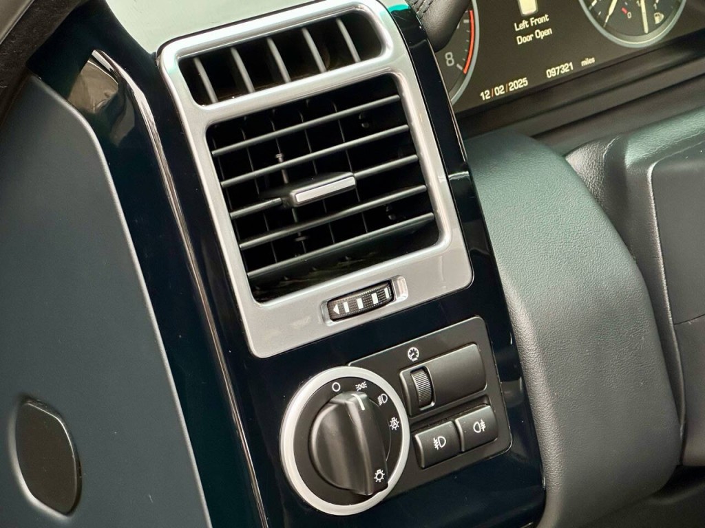 2011 Land Rover Range Rover Image 20