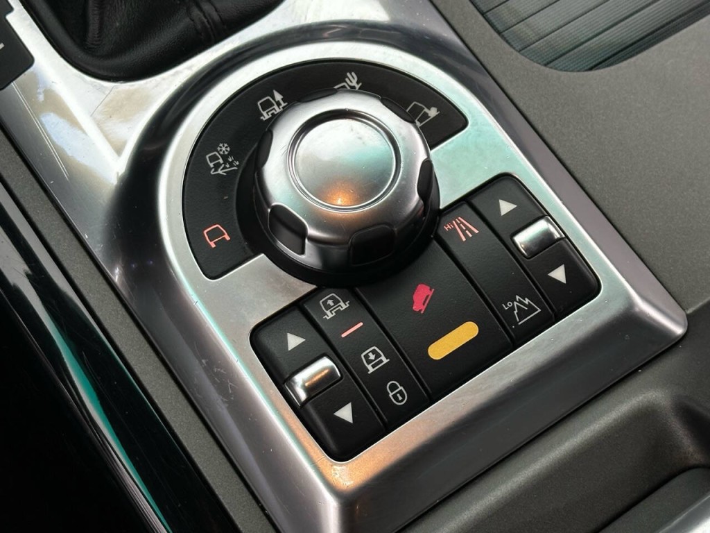 2011 Land Rover Range Rover Image 22