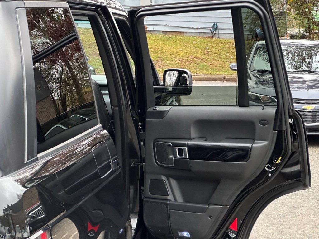 2011 Land Rover Range Rover Image 24