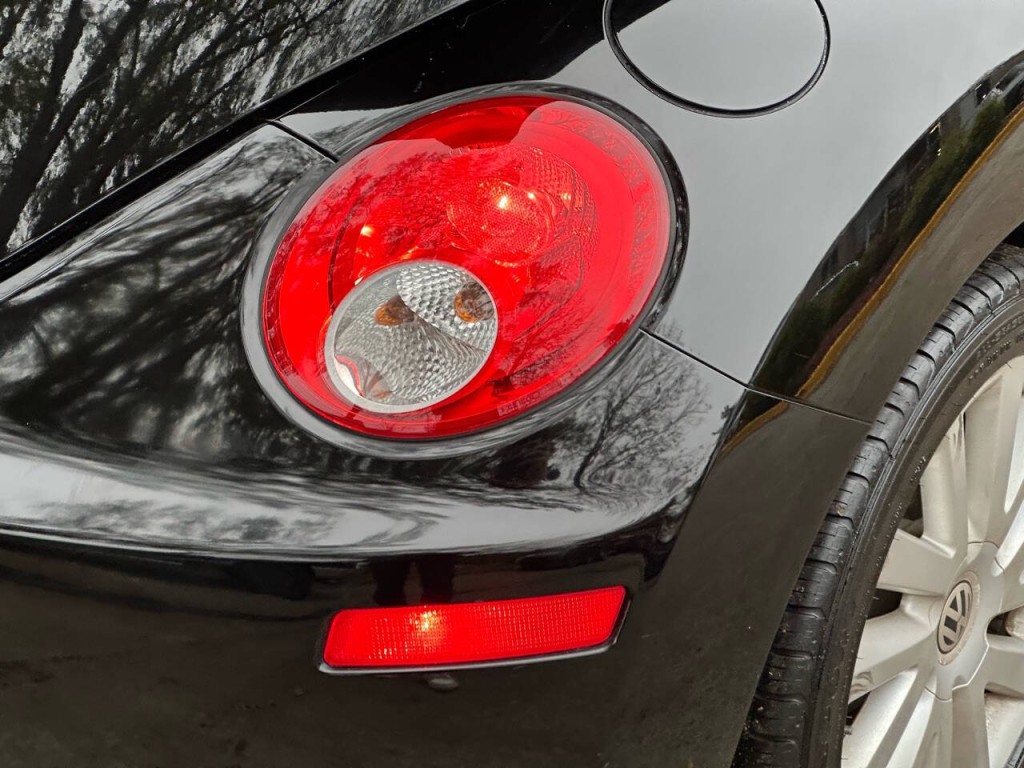 2008 Volkswagen Beetle Image 16