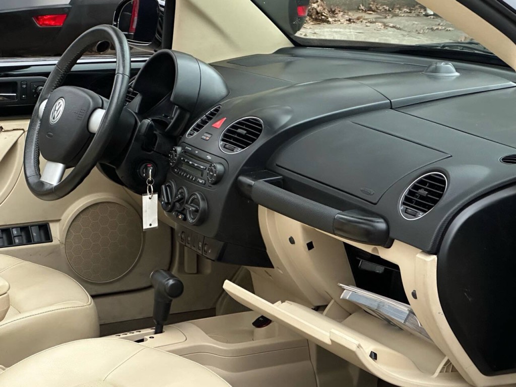 2008 Volkswagen Beetle Image 20