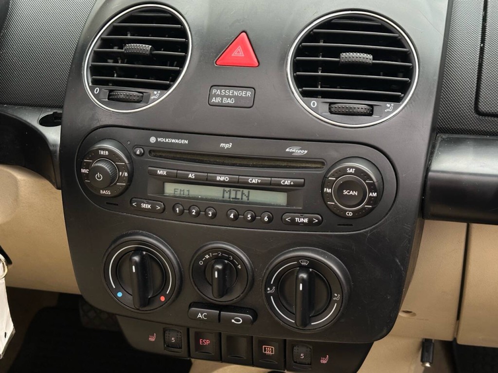 2008 Volkswagen Beetle Image 24