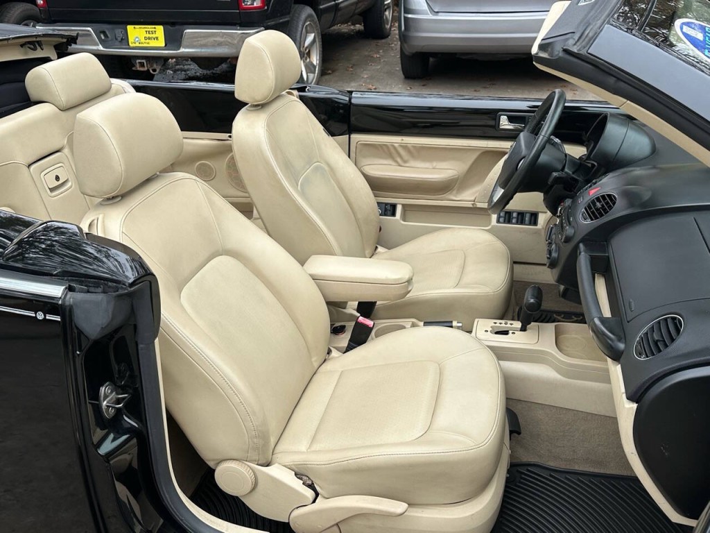 2008 Volkswagen Beetle Image 25