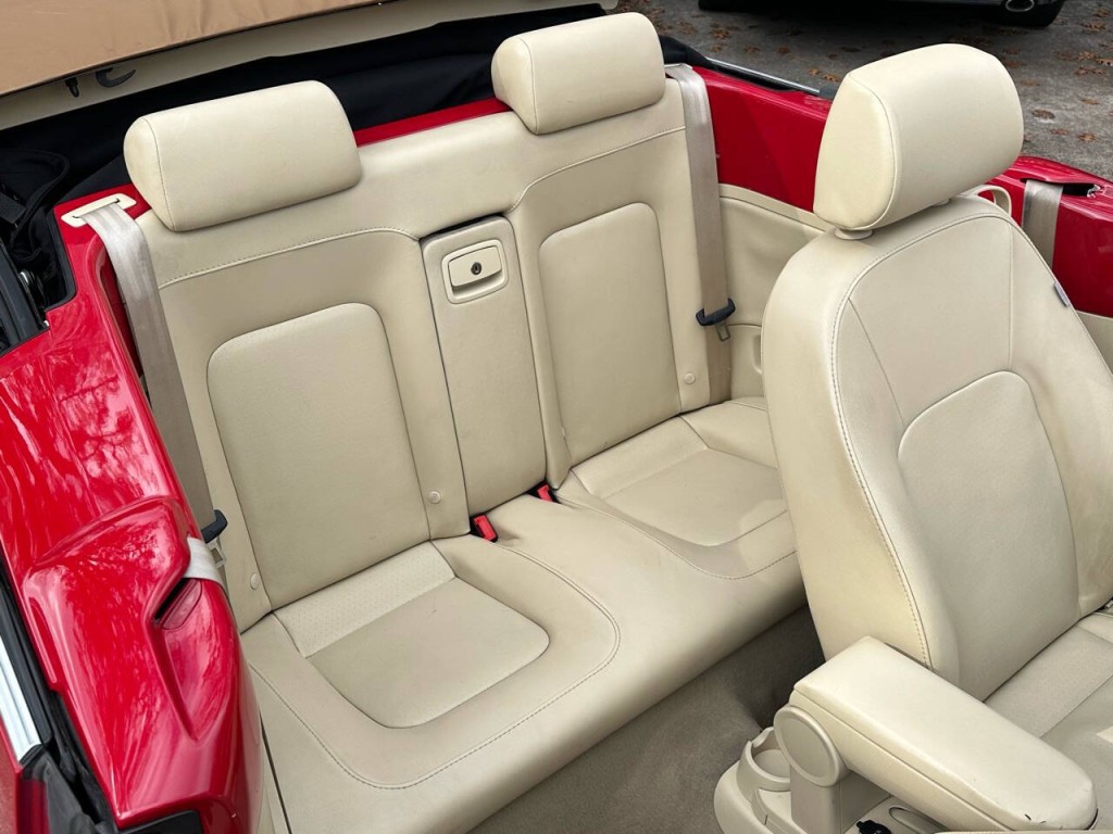 2009 Volkswagen Beetle Image 4