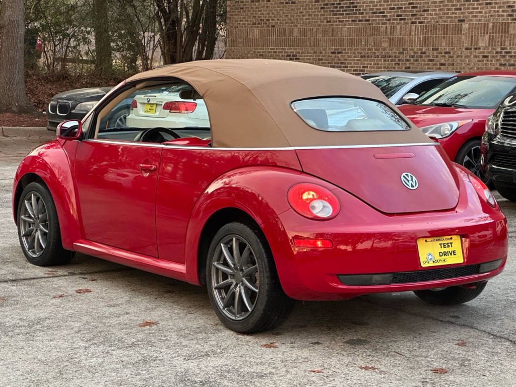 2009 Volkswagen Beetle Image 10