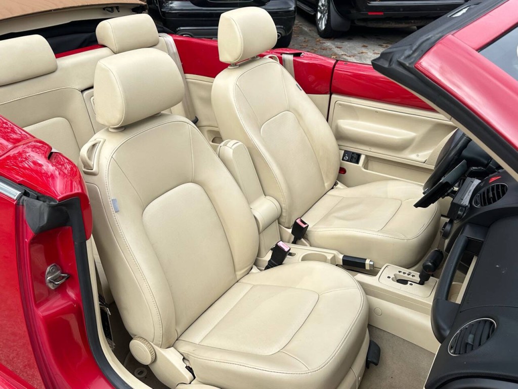 2009 Volkswagen Beetle Image 11