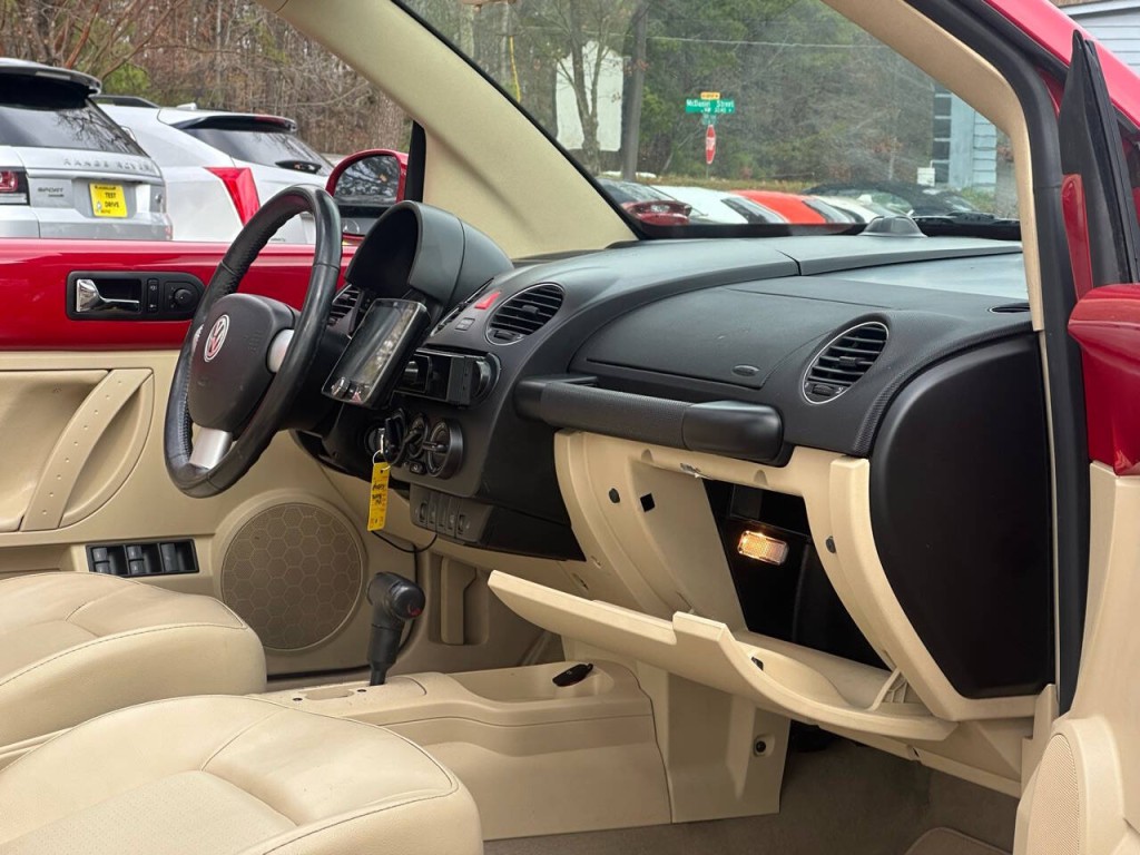 2009 Volkswagen Beetle Image 14