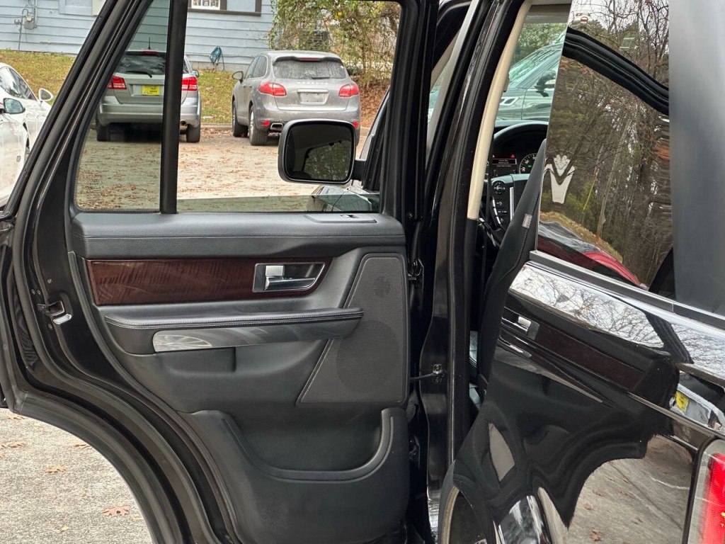 2011 Land Rover Range Rover Sport Image 24