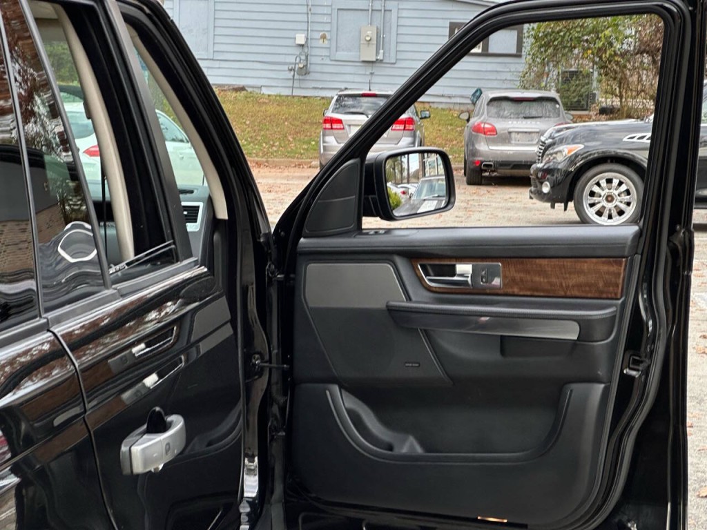 2011 Land Rover Range Rover Sport Image 40