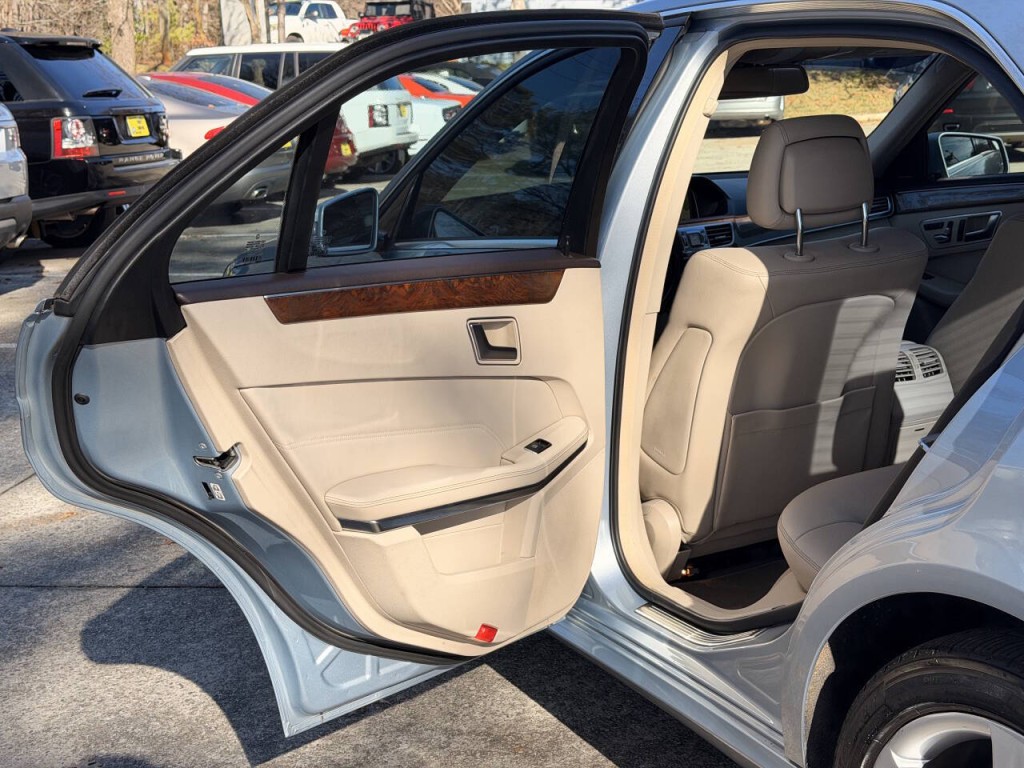 2014 Mercedes-Benz E-Class Image 30