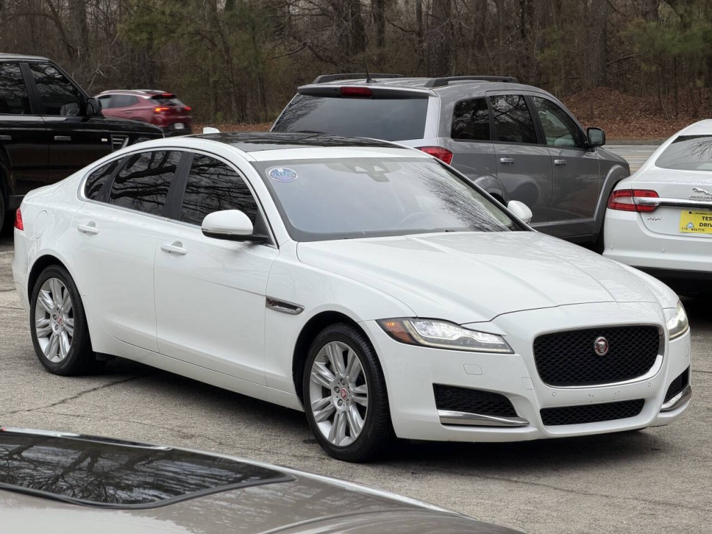 2016 Jaguar XF Image 5