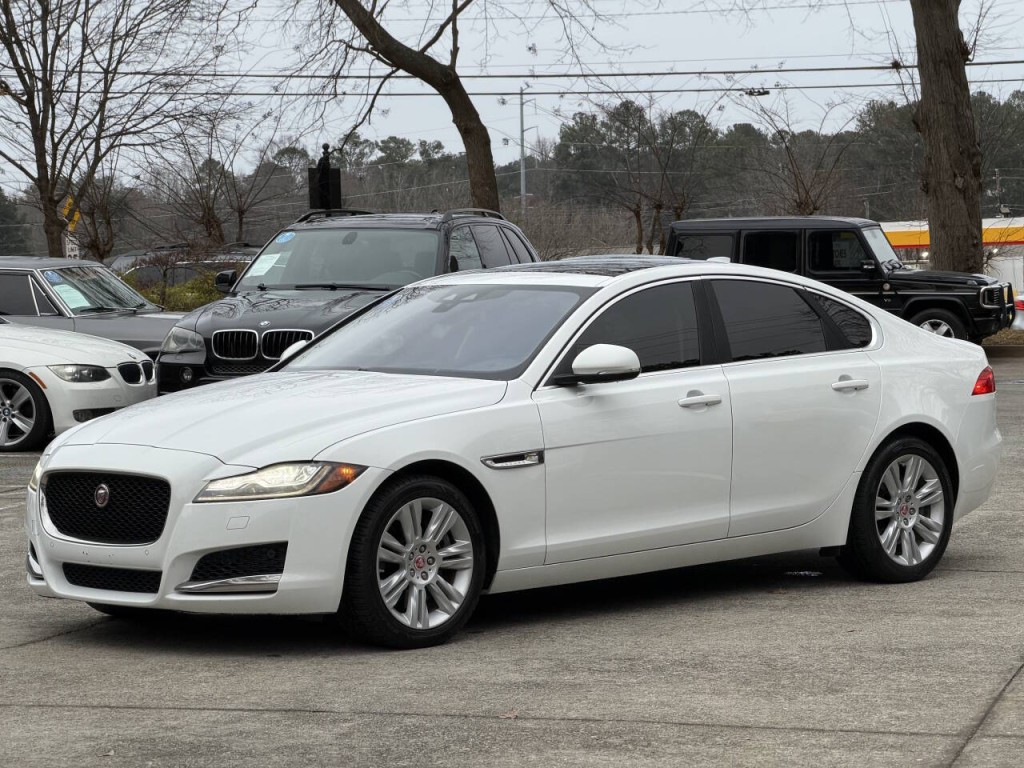 2016 Jaguar XF Image 6
