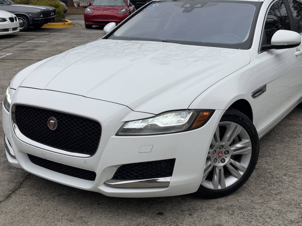 2016 Jaguar XF Image 7
