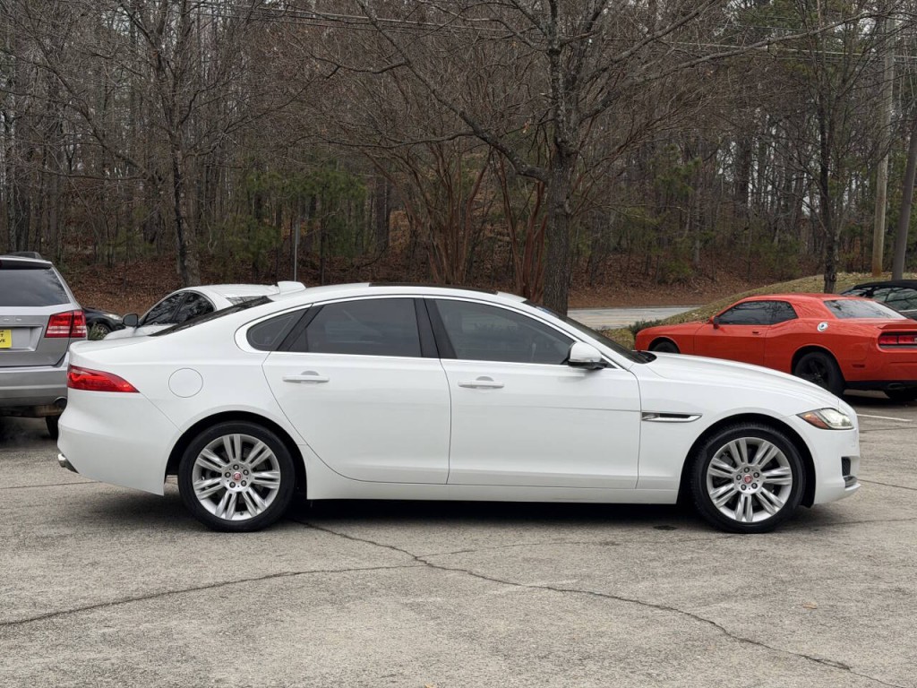 2016 Jaguar XF Image 8