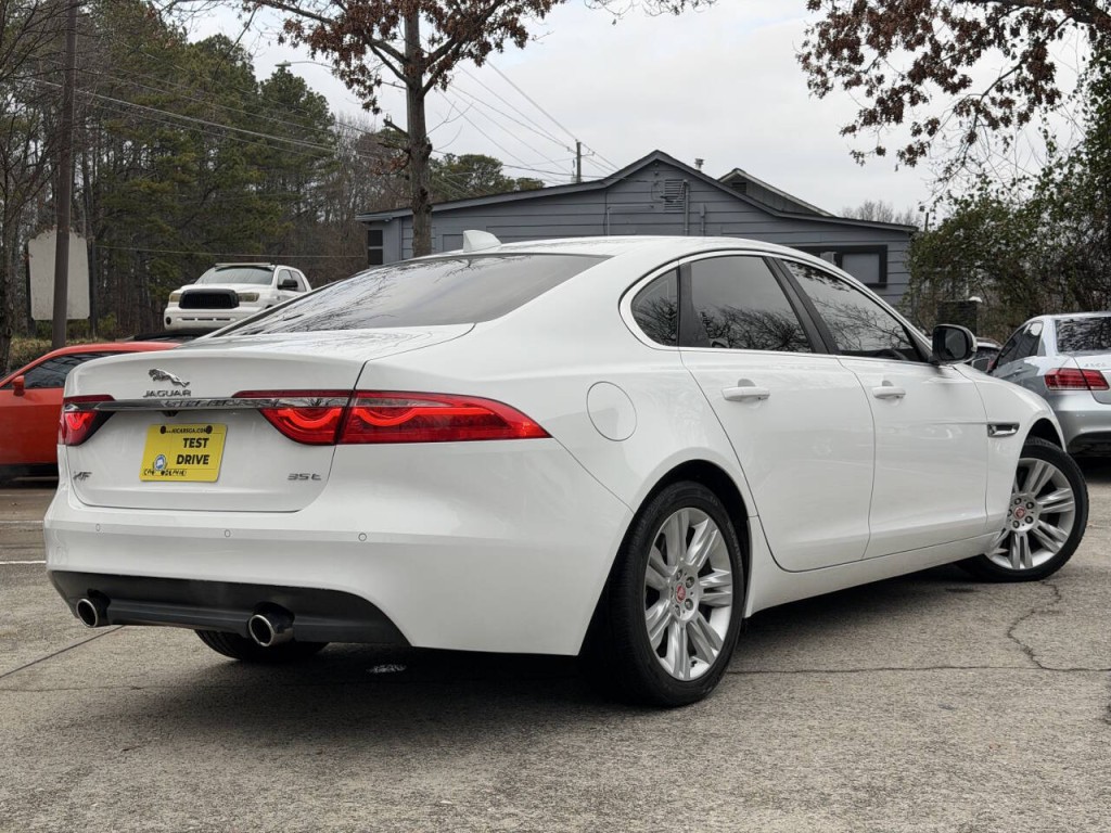 2016 Jaguar XF Image 13