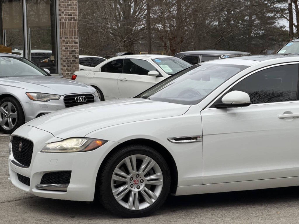 2016 Jaguar XF Image 19