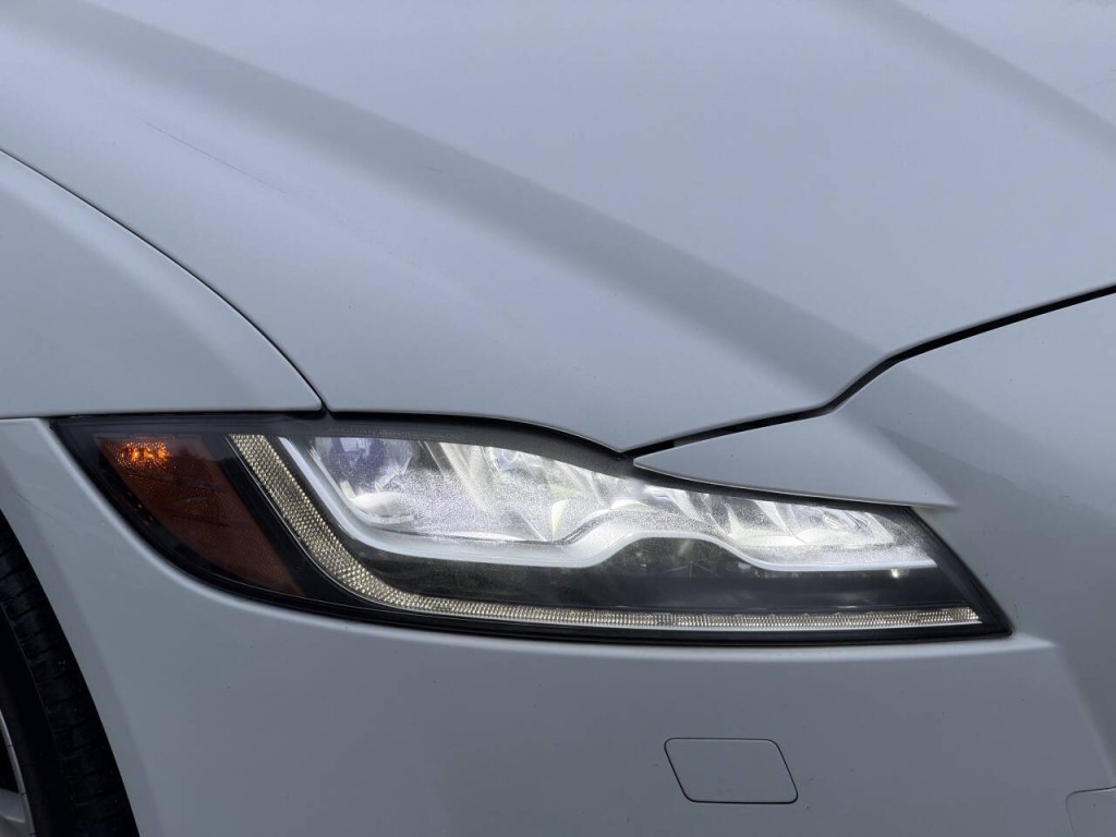 2016 Jaguar XF Image 20