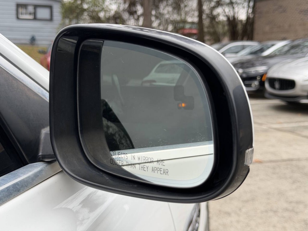 2016 Jaguar XF Image 24