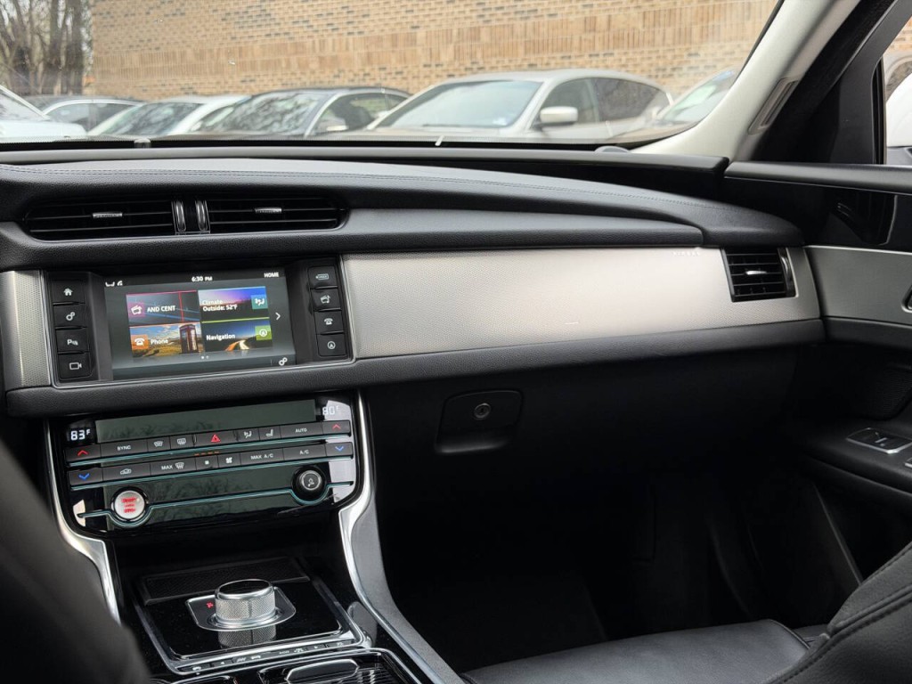 2016 Jaguar XF Image 49
