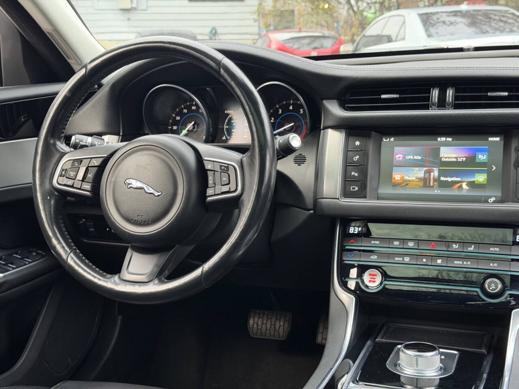 2016 Jaguar XF Image 51