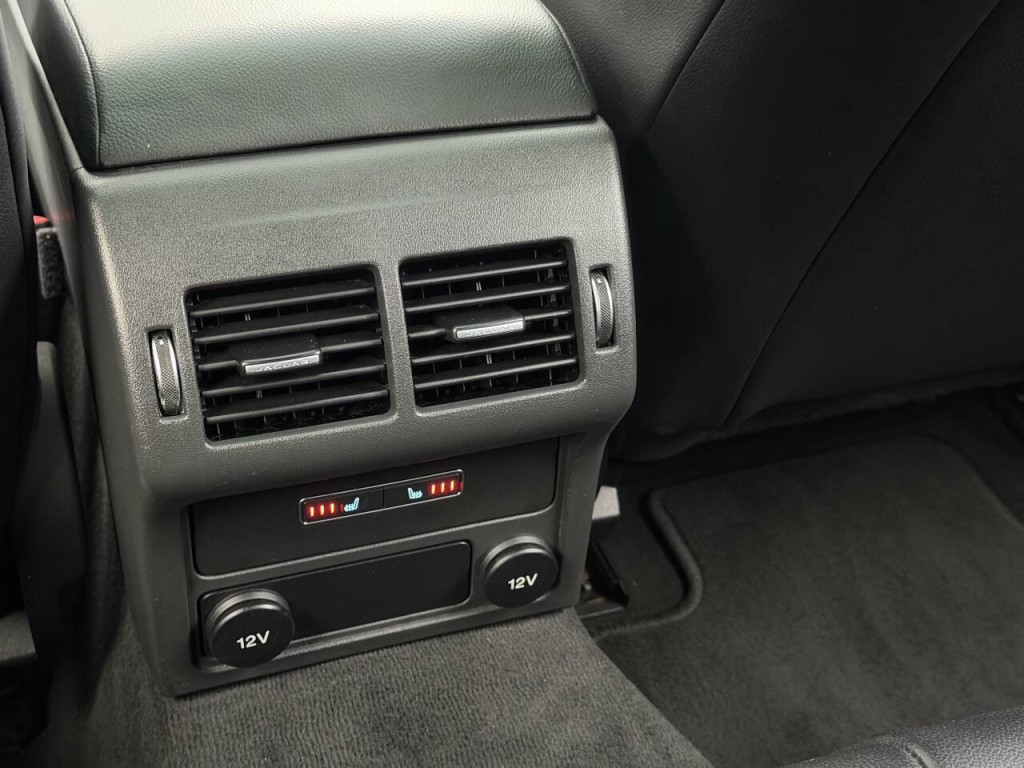 2016 Jaguar XF Image 52