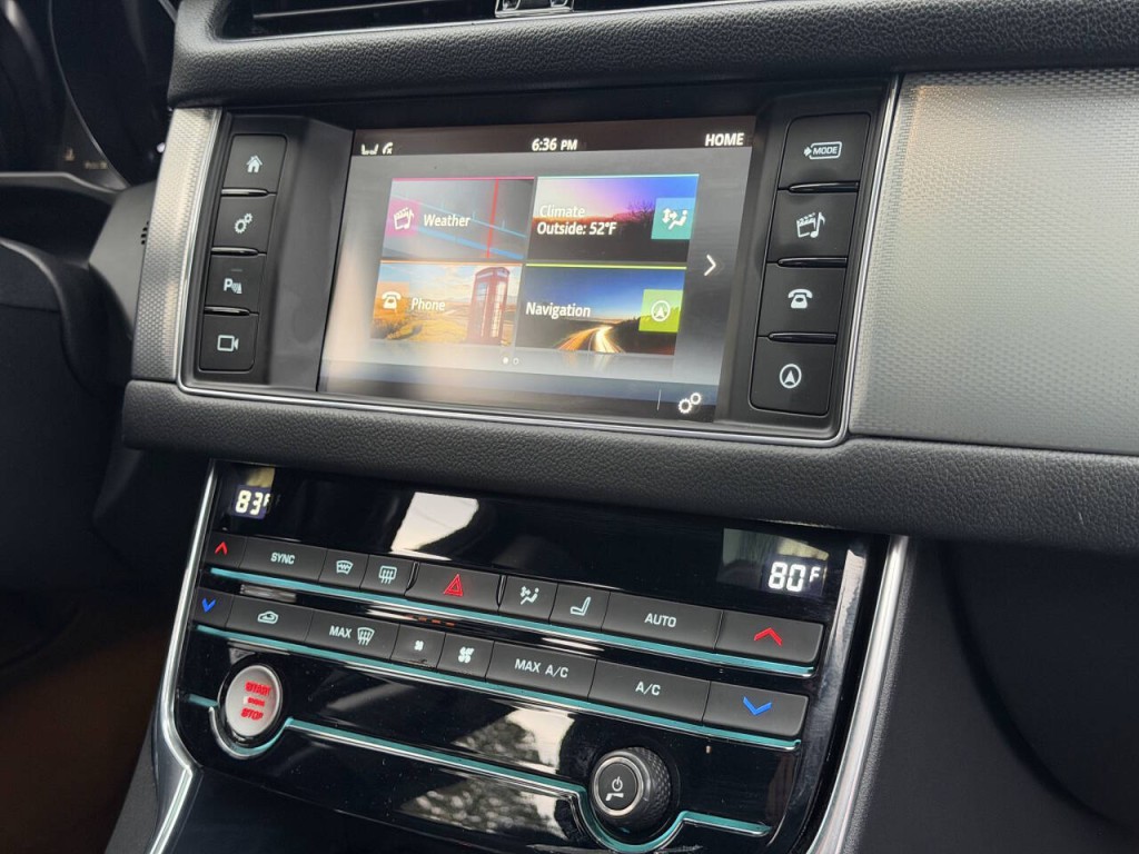 2016 Jaguar XF Image 68