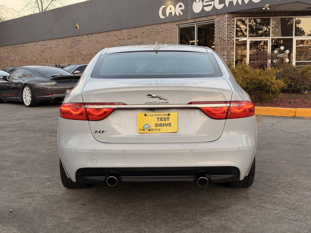 2016 Jaguar XF Image 12