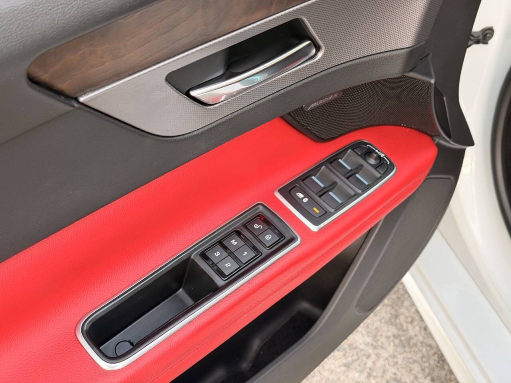 2016 Jaguar XF Image 16