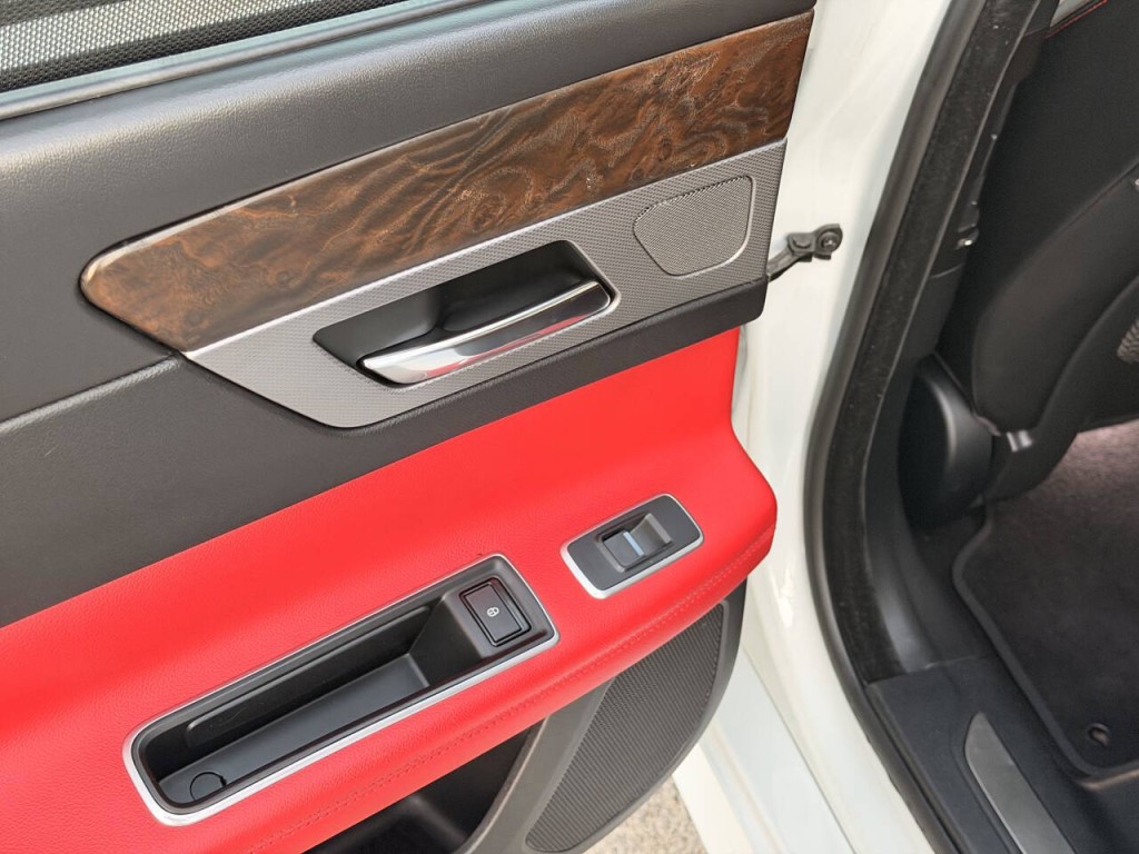 2016 Jaguar XF Image 18