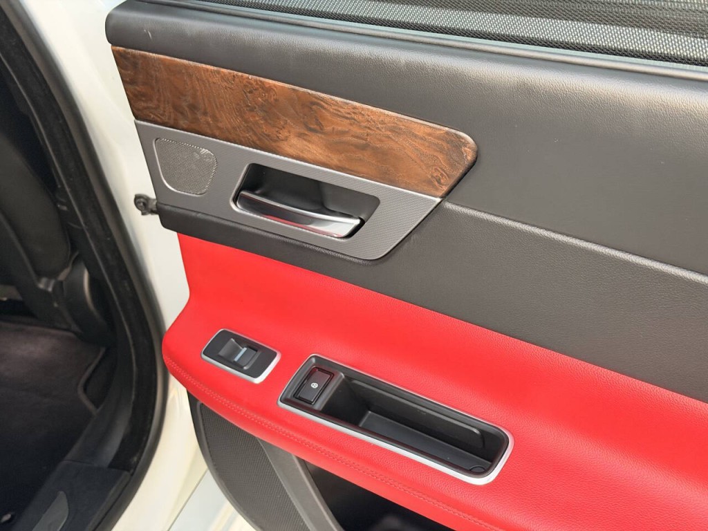 2016 Jaguar XF Image 23