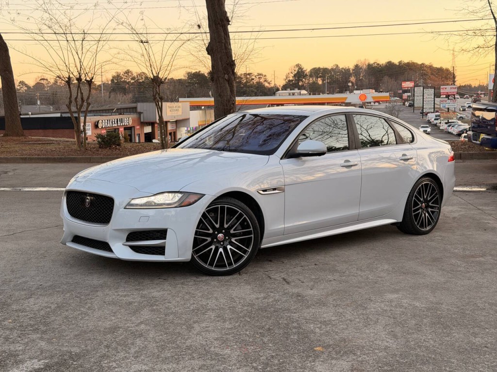 2016 Jaguar XF Image 24