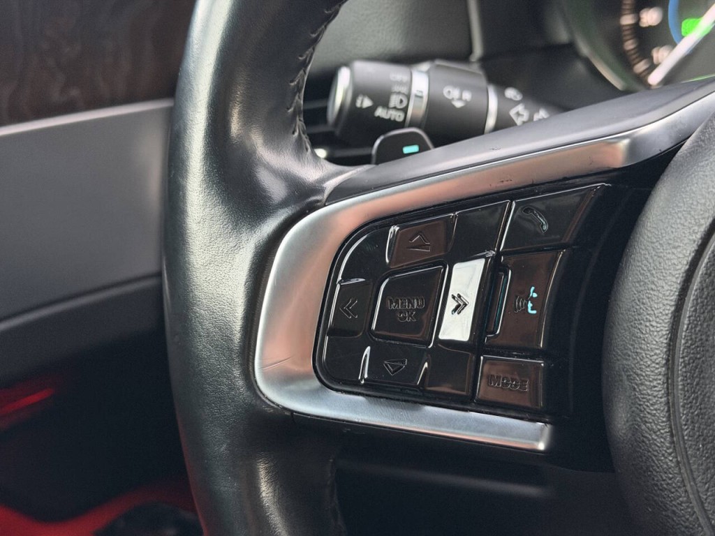 2016 Jaguar XF Image 46