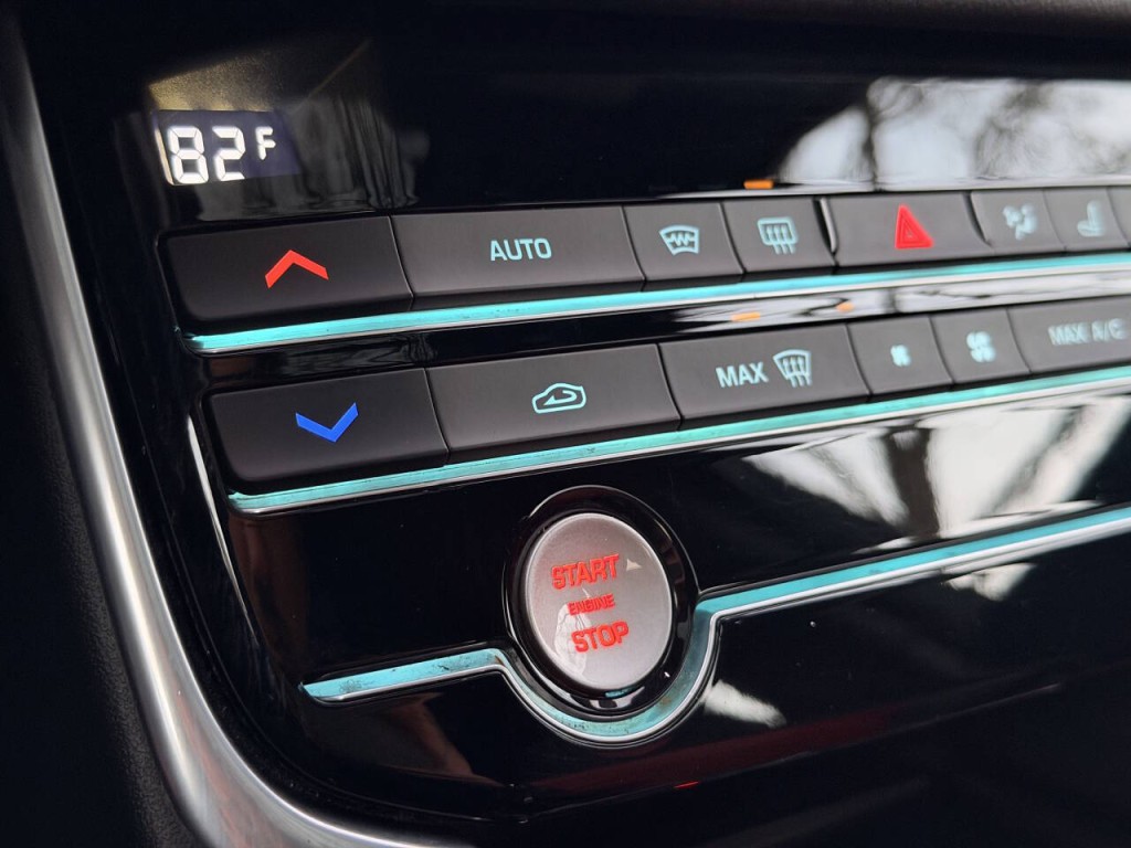 2016 Jaguar XF Image 49