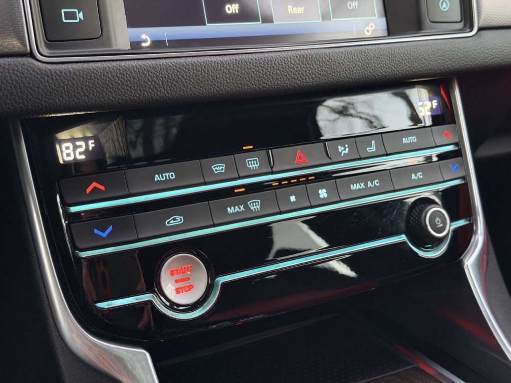 2016 Jaguar XF Image 50