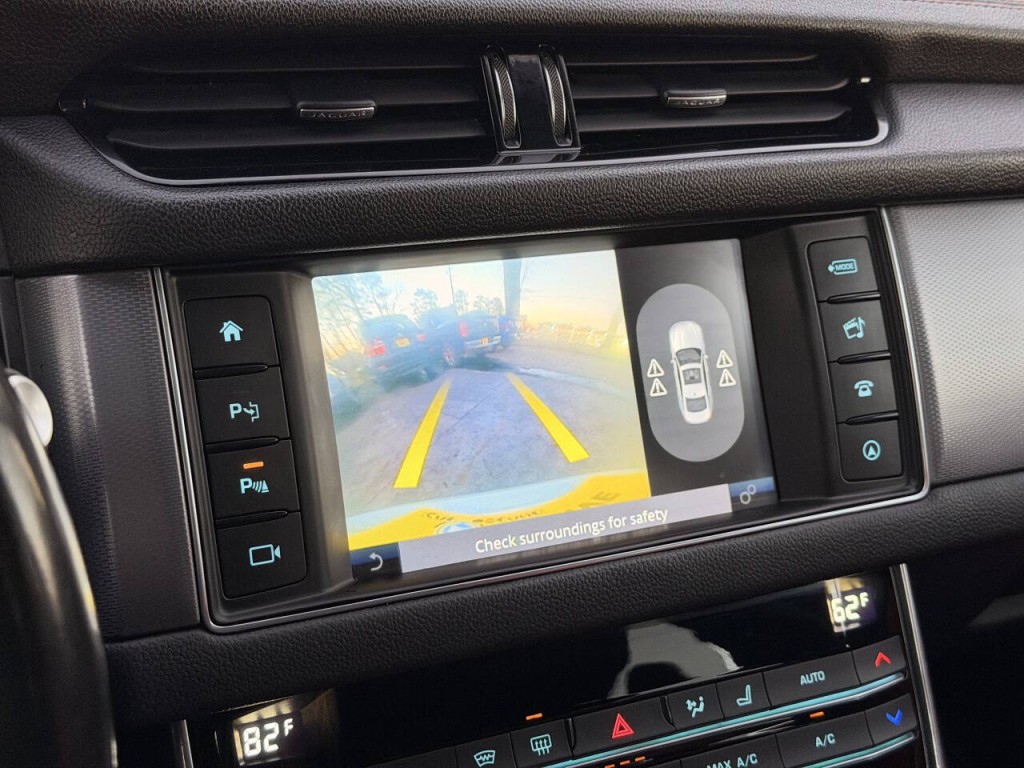 2016 Jaguar XF Image 53