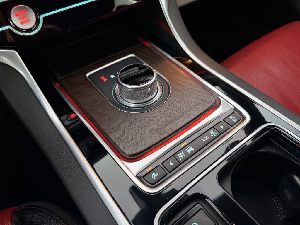 2016 Jaguar XF Image 57