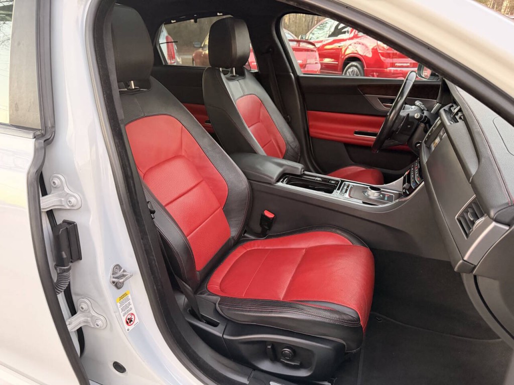 2016 Jaguar XF Image 61