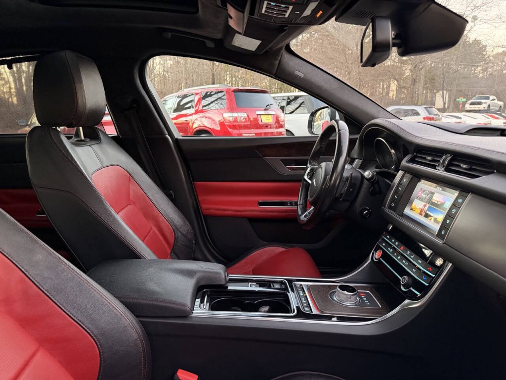 2016 Jaguar XF Image 62