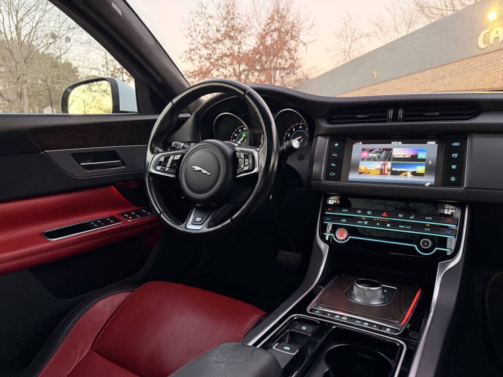 2016 Jaguar XF Image 67