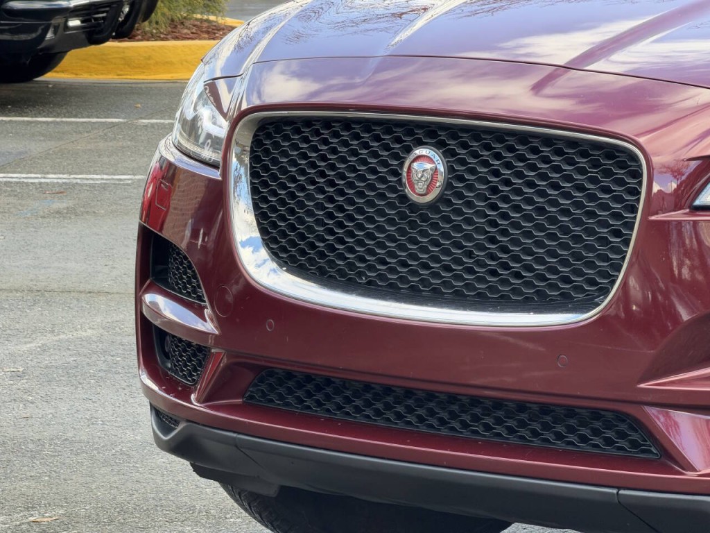 2017 Jaguar F-PACE Image 2