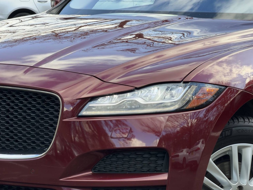 2017 Jaguar F-PACE Image 4