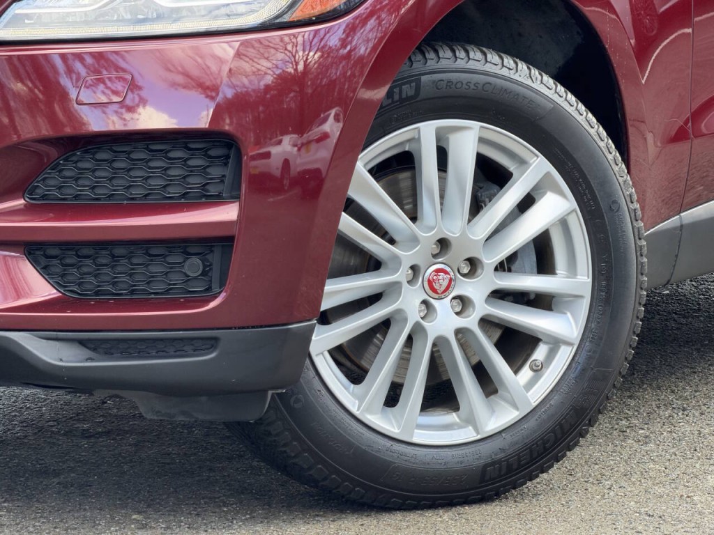 2017 Jaguar F-PACE Image 9