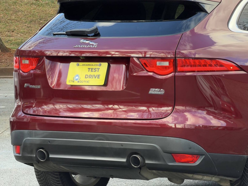 2017 Jaguar F-PACE Image 11