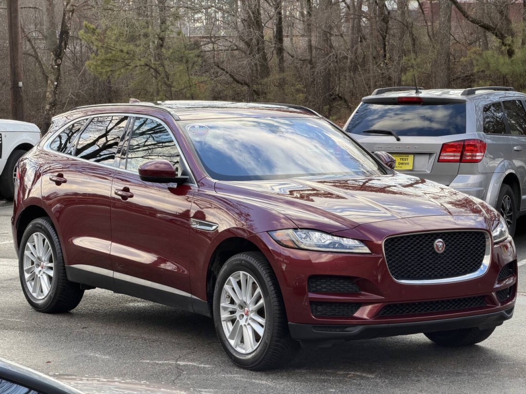 2017 Jaguar F-PACE Image 12