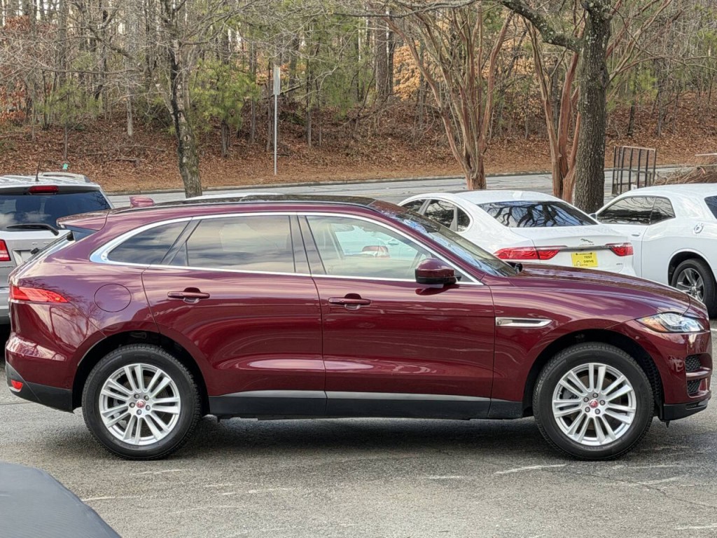 2017 Jaguar F-PACE Image 13